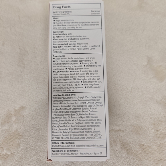 Jane Iredale DARK Dream Tint Tinted Moisturizer - Picture 5 of 9